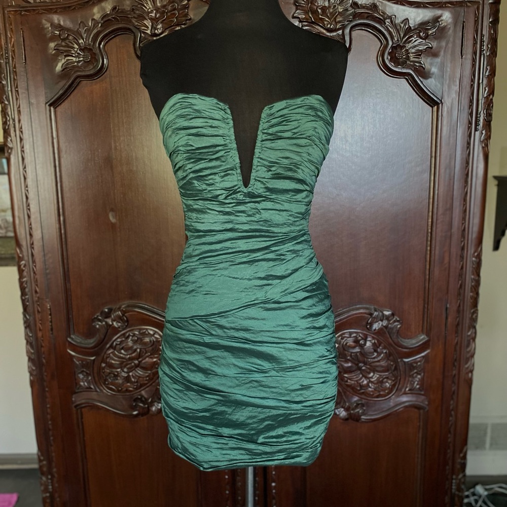 NWT BCBGMaxAzria Emerald ‘Tristina’ Dress, Size 2